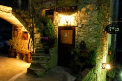 La camera lavanda è una stanza particolare dal fascino autentico, che ti colpisce subito. E\\\' intima, avvolgente e romantica. Il letto in lattice Memori Foam, che prende la forma del corpo, vi permetterà di sentirvi coccolati come non mai! Non perdete l\\\'occasione di trascorrere qualche giorno in un B&B in Liguria! Ne vale la pena!