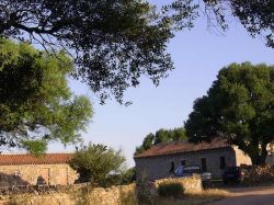 L\'agriturismo Spridda si fonde con la natura che lo circonda