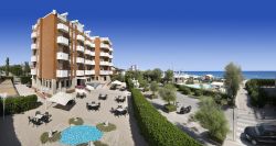 Hotel albergo In prima fila sul mare delle Marche